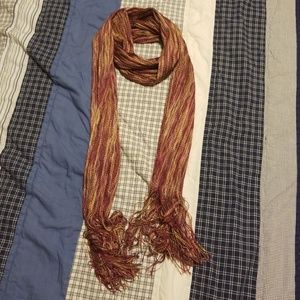 🐶🐶🐶Beautiful maroon and gold scarf